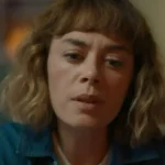 Cemre enfrenta dilema judicial para ficar com a filha em Chamas do Destino