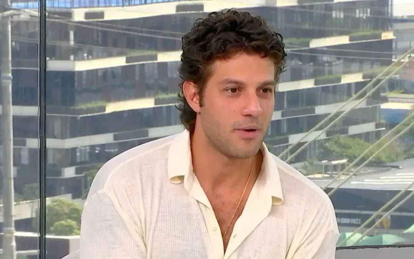Chay Suede decide se afastar da TV para estrear no teatro