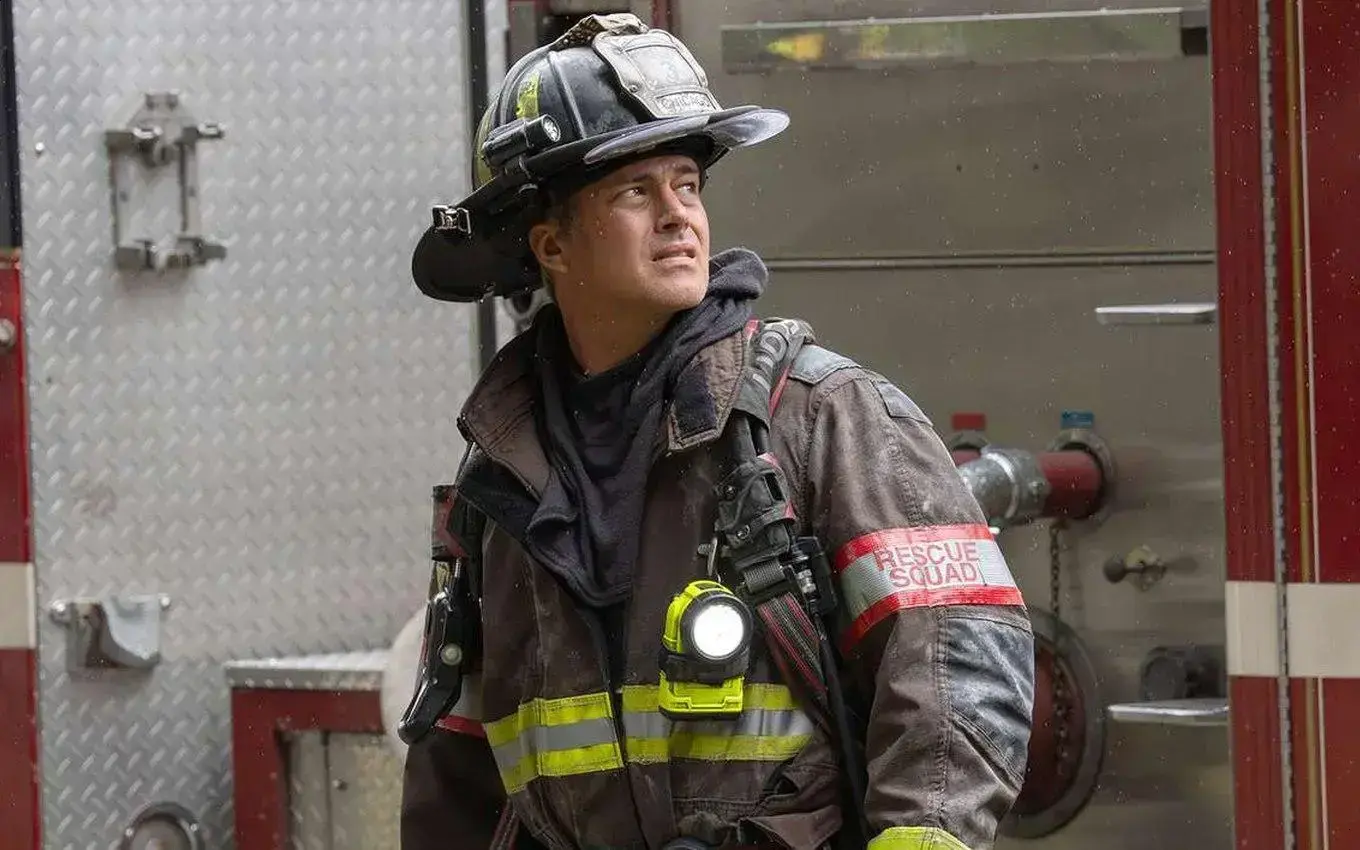 Chicago Fire é renovada para a 15ª temporada; Med e P.D. também seguem