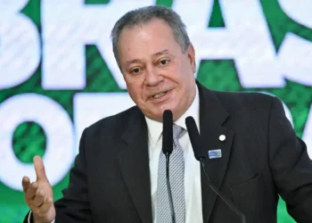 CNI alerta sobre riscos da redução da jornada de trabalho para a economia