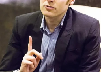 Como Eduardo Saverin, o bilionário brasileiro, conquistou o topo com 2%