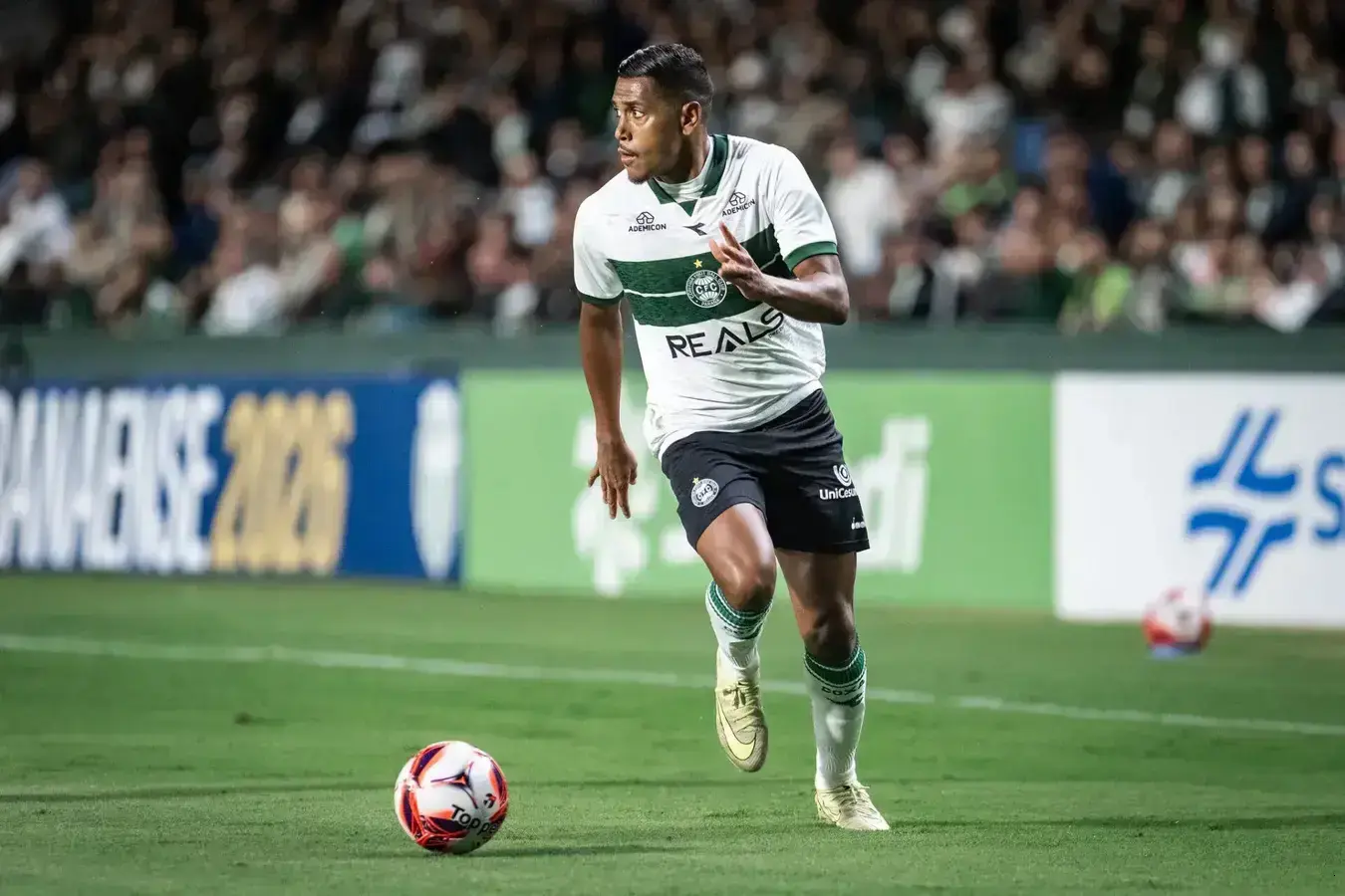 Coritiba bate o Remo e entra no G-6 do Campeonato Brasileiro