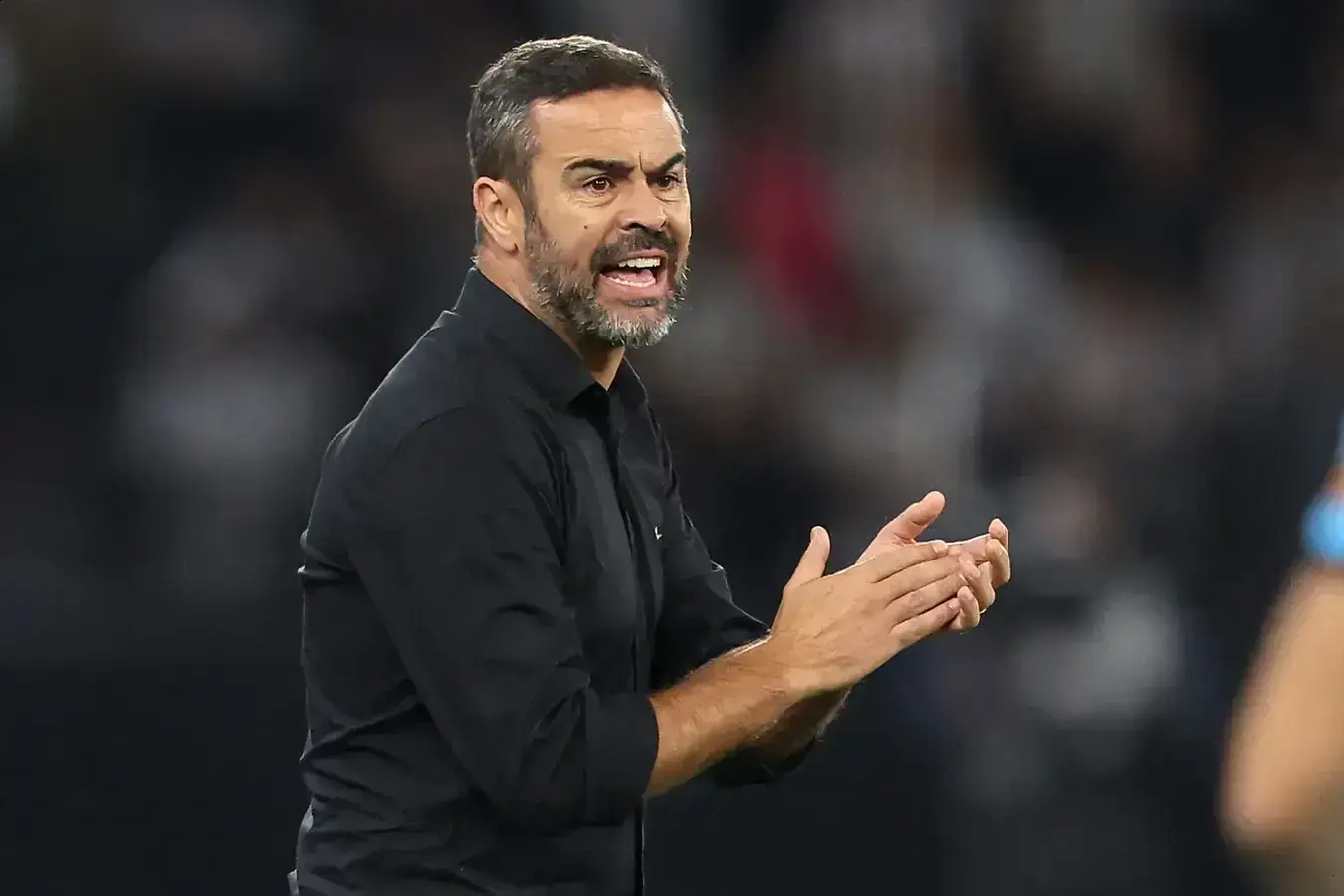 Cruzeiro avança nas negociações com Artur Jorge e aguarda liberação do Al-Rayyan