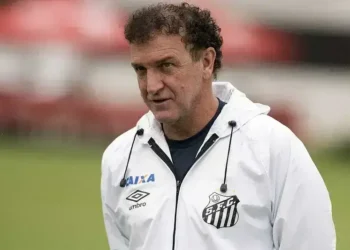 Cuca volta ao Santos e busca recuperar elenco na Série A