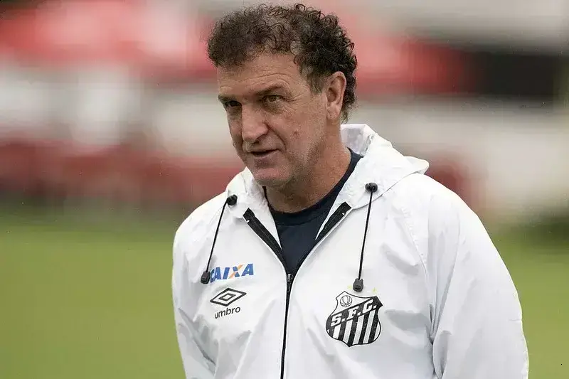 Cuca volta ao Santos e busca recuperar elenco na Série A