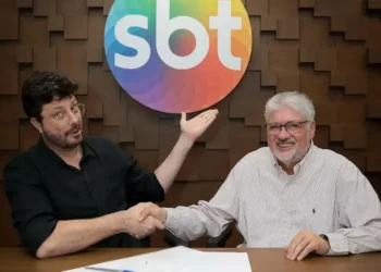 Danilo Gentili renova contrato e encerra novela no SBT