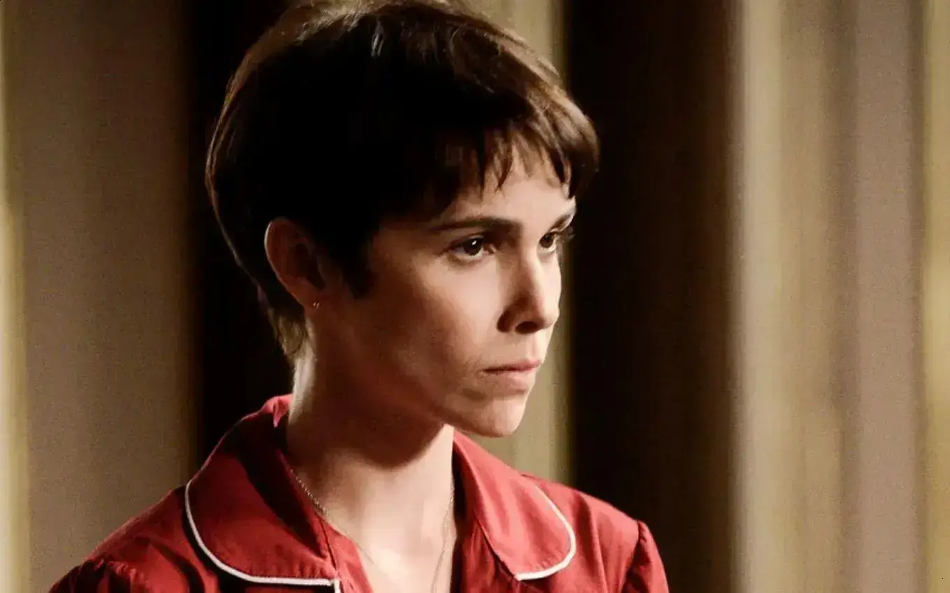 Débora Falabella negocia volta à sequência da novela Avenida Brasil