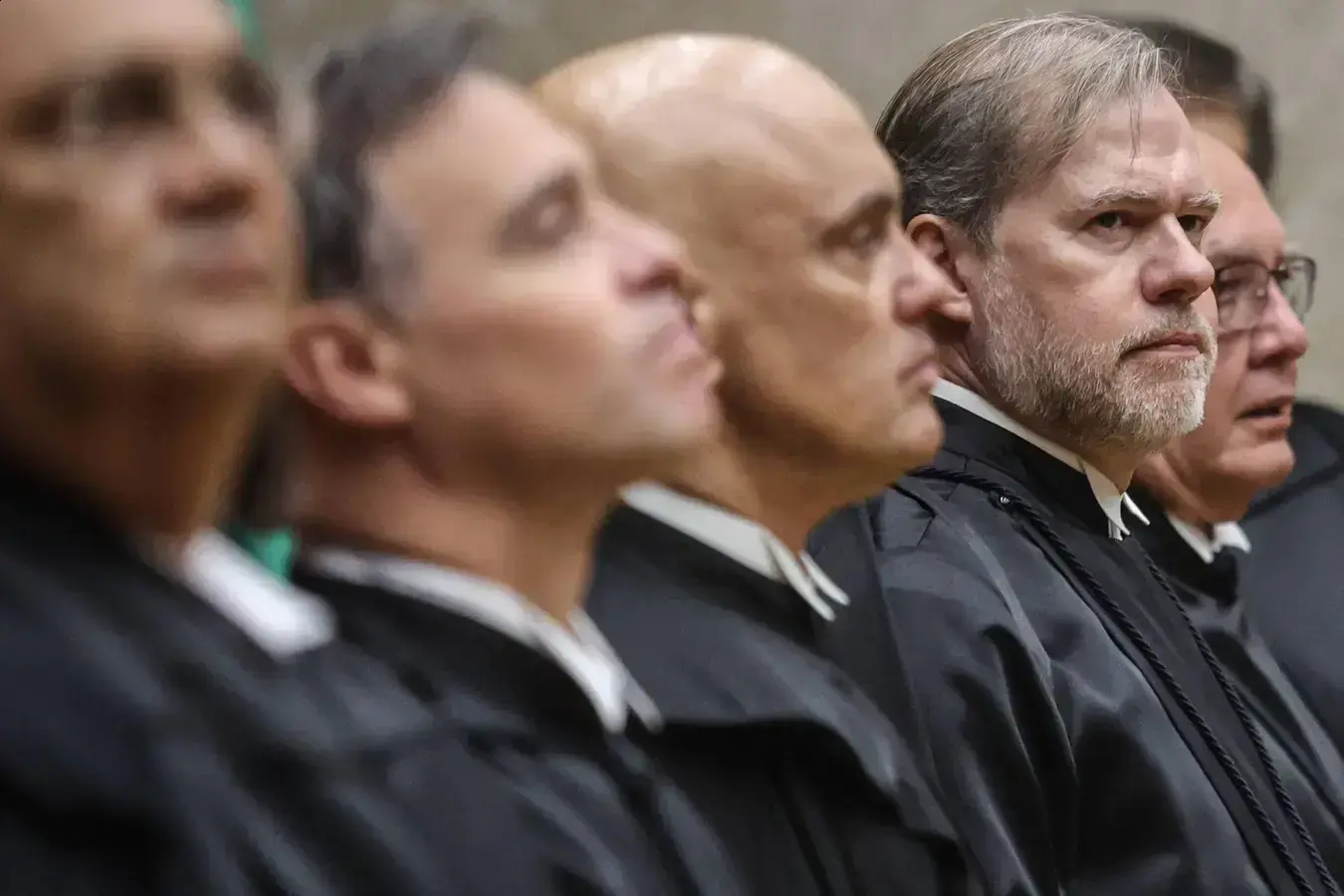 Decisão do STF traz controvérsias sobre adicional na remuneração de servidores