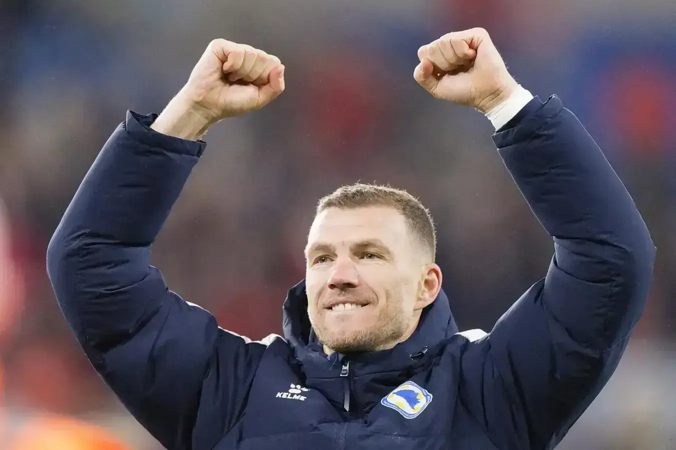 Dzeko provoca Itália em véspera de decisão na repescagem da Copa do Mundo