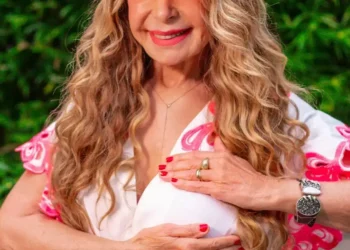 Elba Ramalho celebra recuperação do câncer de mama aos 74 anos