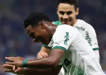 Endrick relembra conselhos de Raphael Veiga sobre pressão