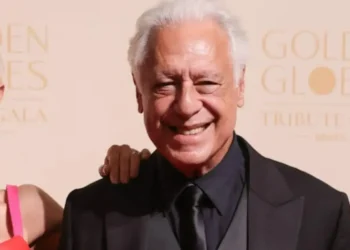 Esposa de Antônio Fagundes brilha no Golden Globes com look vibrante