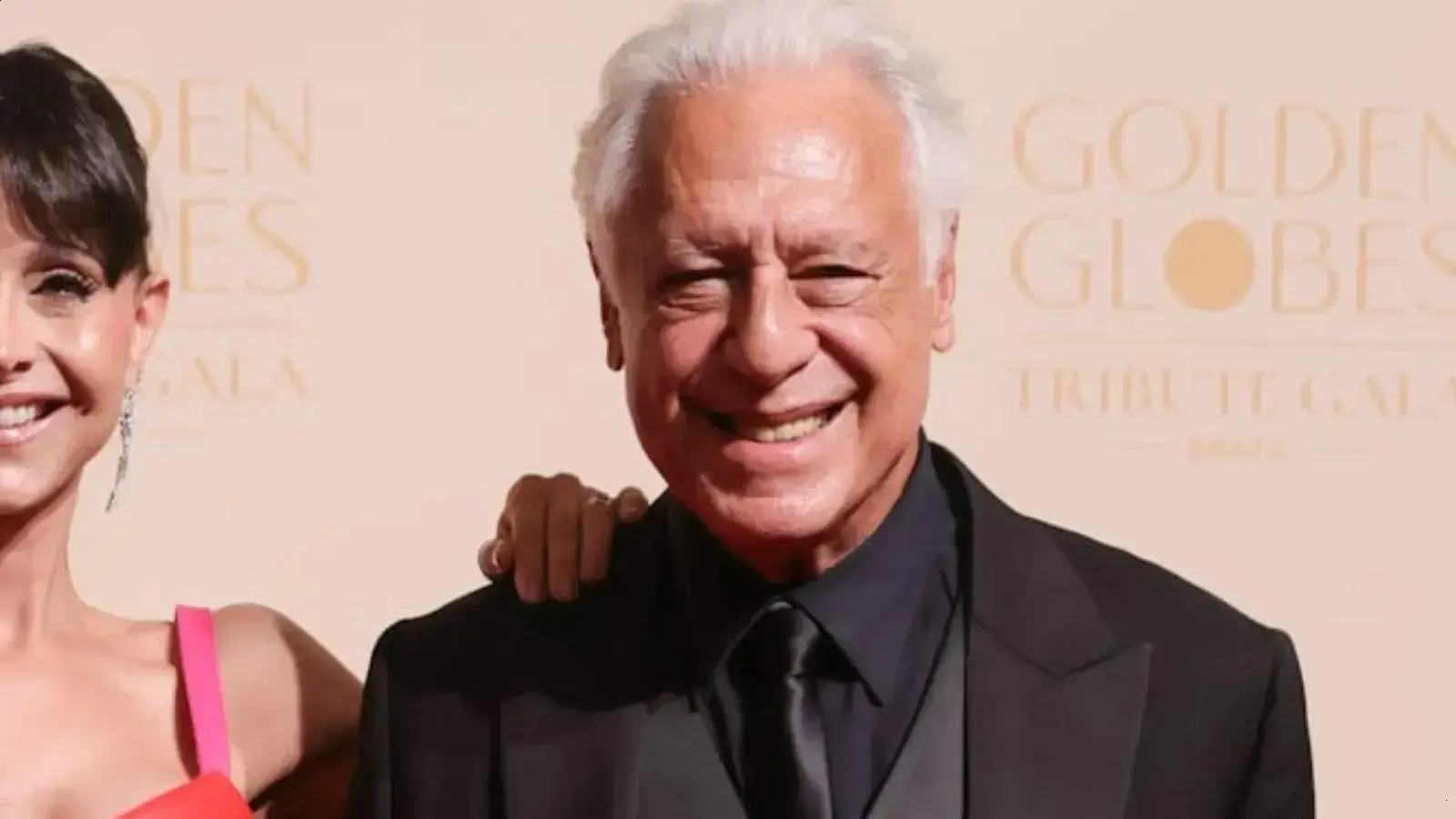 Esposa de Antônio Fagundes brilha no Golden Globes com look vibrante