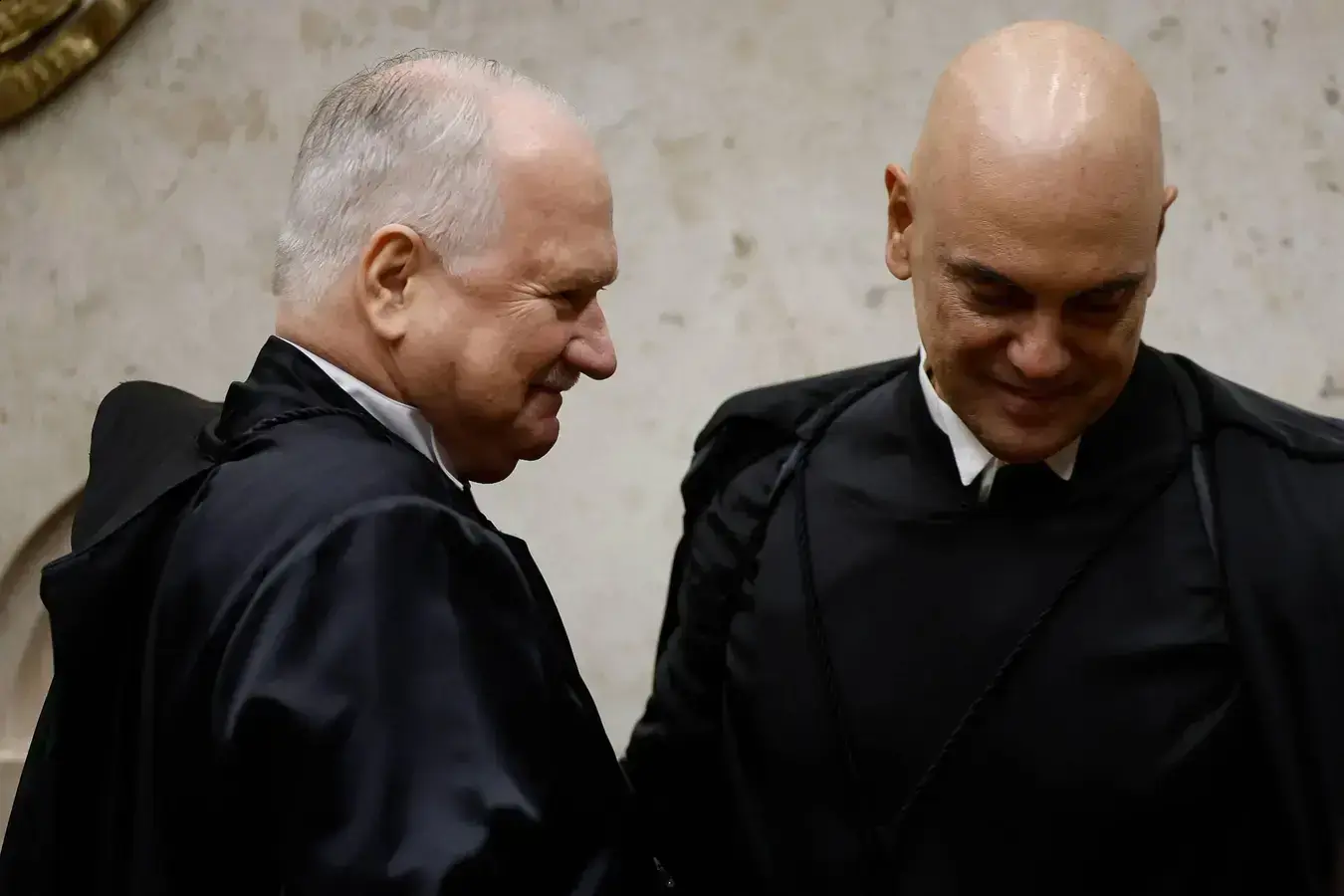 Fachin e Moraes debatendo o encerramento do inquérito das fake news