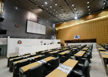 Faltas dos Deputados em São Paulo atingem 17% nas sextas-feiras