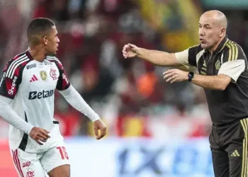 Flamengo enfrenta Remo no Maracanã em busca da liderança do Brasileirão