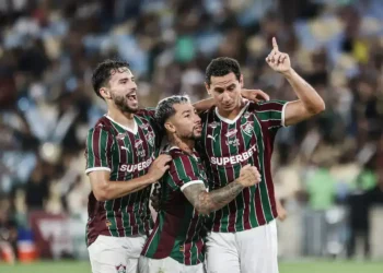 Fluminense e Athletico-PR se enfrentam em busca da vitória no Brasileirão