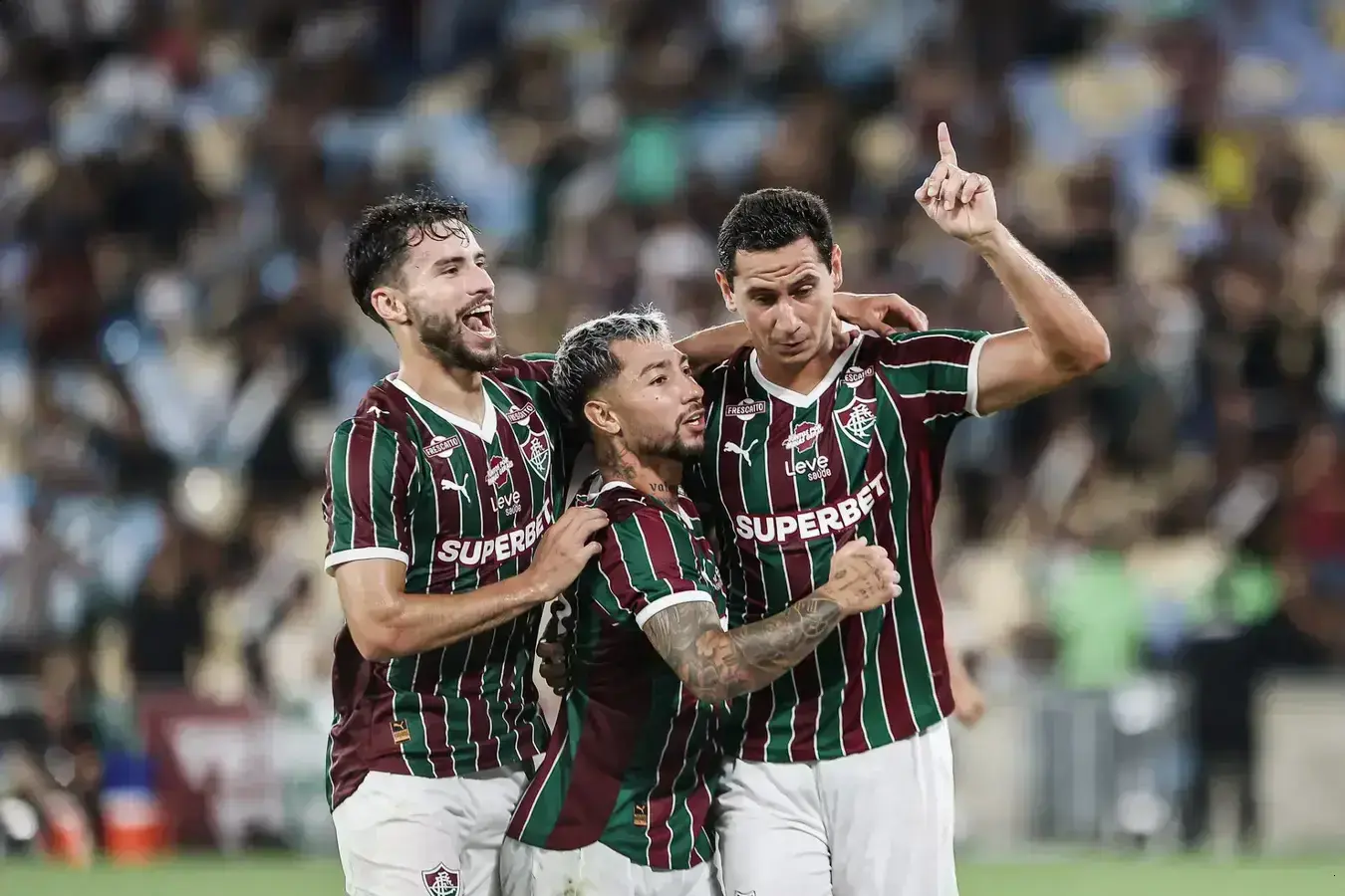 Fluminense e Athletico-PR se enfrentam em busca da vitória no Brasileirão