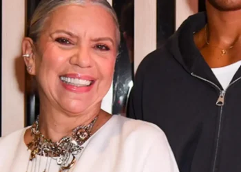 Gabriel Fontenelle impressiona com novo visual ao lado da mãe Astrid