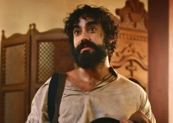 Gabriel Godoy se destaca como Honorato na novela Dona Beja