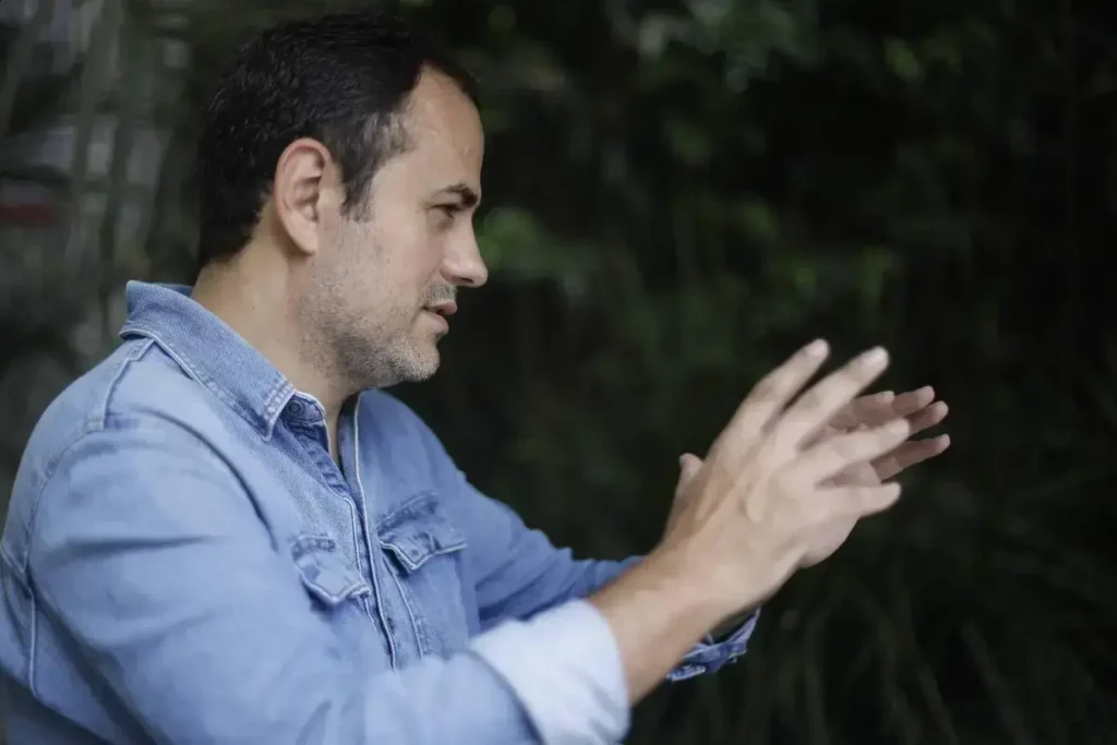 Glauber Braga critica federação do PSOL com PT e defende independentismo