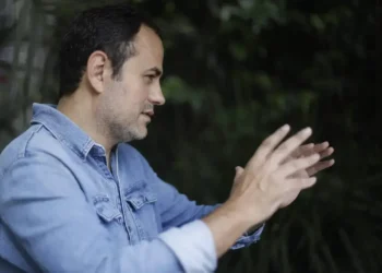 Glauber Braga critica federação do PSOL com PT e defende independentismo