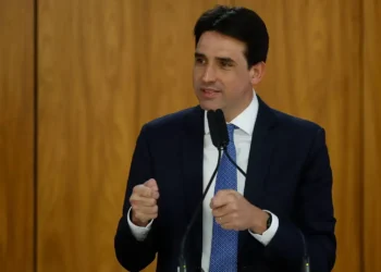 Governo anuncia R$2 bi em investimentos para transporte no Paraná