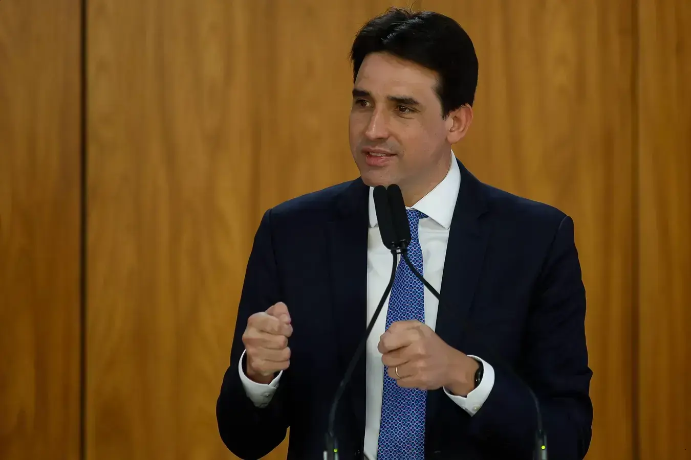 Governo anuncia R$2 bi em investimentos para transporte no Paraná