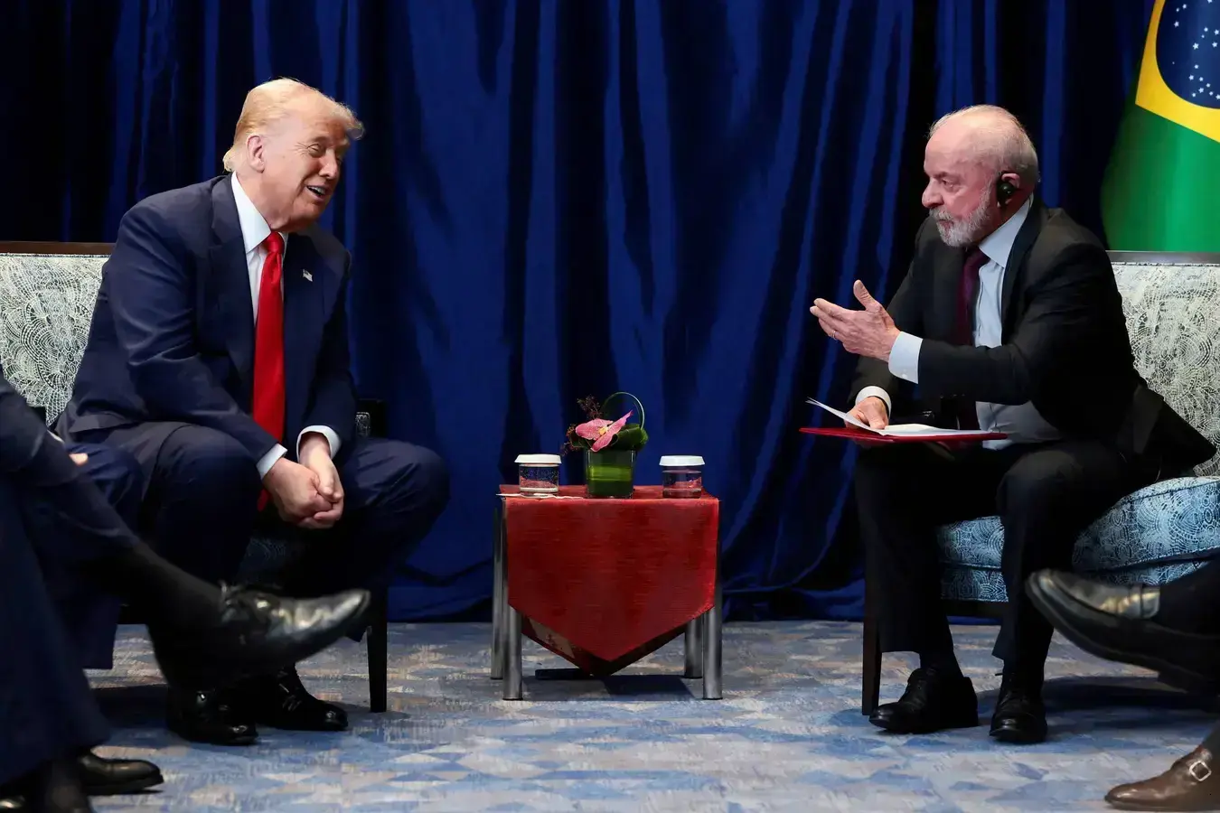 Governo brasileiro revoga visto de conselheiro de Trump sem desgaste