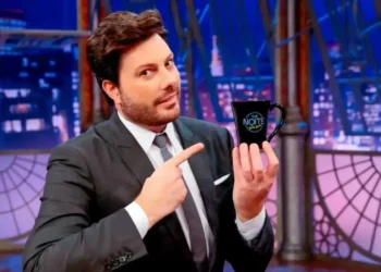 Gravações do The Noite são suspensas por impasse no contrato de Danilo Gentili