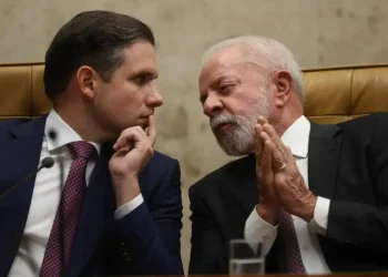 Hugo Motta se aproxima do governo Lula e recebe o apelido de Huguevara