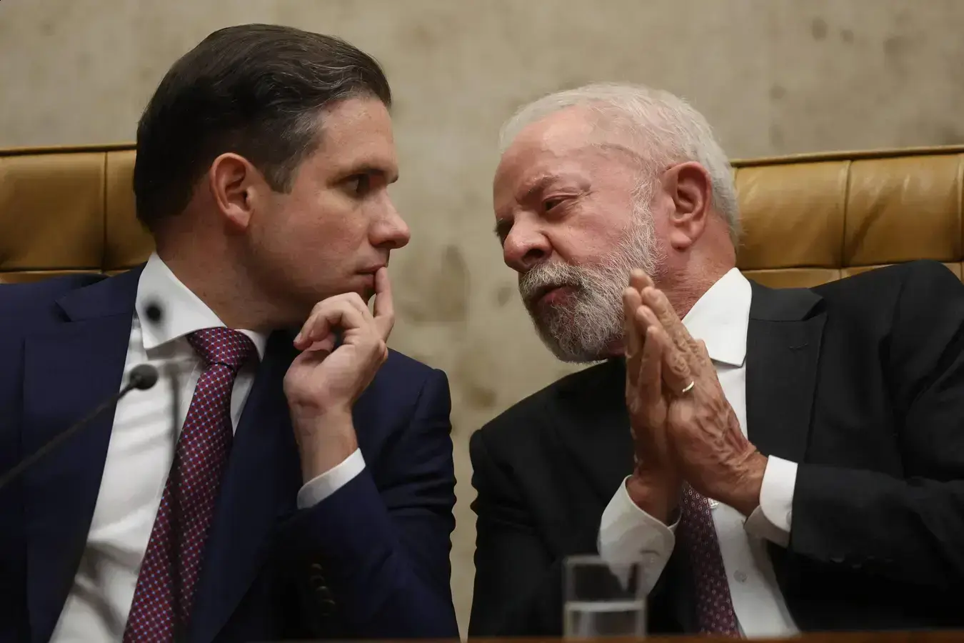 Hugo Motta se aproxima do governo Lula e recebe o apelido de Huguevara