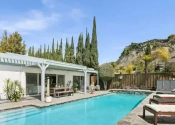 Isis Valverde e sua mansão de R$ 16 milhões em Beverly Hills