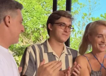 Joaquim Huck completa 21 anos com festa simples ao lado da família
