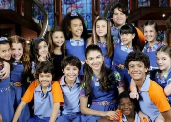 Julia Gomes completa 24 anos: trajetória de sucesso entre filmes e música