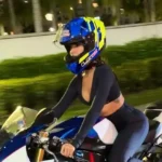 Juliette Freire exibe habilidade impressionante em moto de luxo avaliada em R$ 139 mil