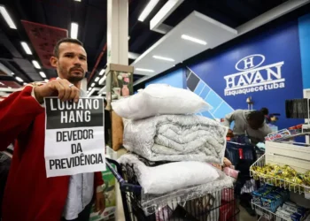 Justiça nega indenização de Luciano Hang contra Boulos e MTST