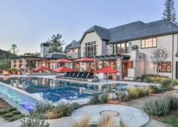 Justin e Hailey Bieber: Conheça a Mansão de R$ 137 Milhões em Beverly Park
