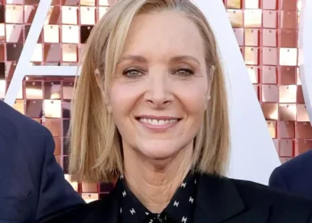 Lisa Kudrow e filho roubam a cena no lançamento de The Comeback
