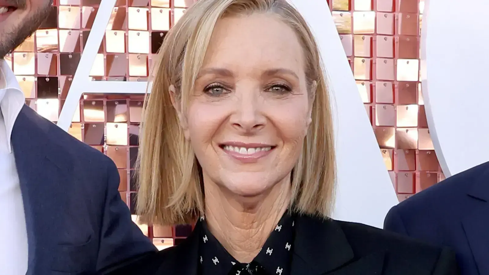 Lisa Kudrow e filho roubam a cena no lançamento de The Comeback