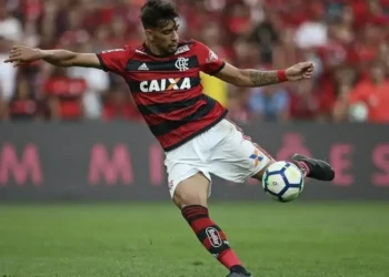 Lucas Paquetá sofre fratura, mas segue à disposição do Flamengo