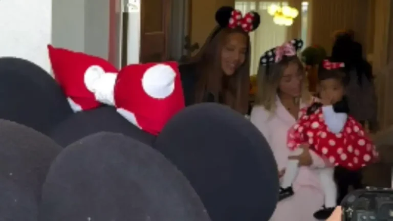 Ludmilla e Brunna compartilham momento mágico de Zuri na Disney