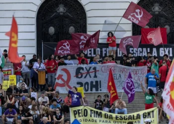 Lula aguarda avançar a PEC 6x1 antes de enviar projeto de lei