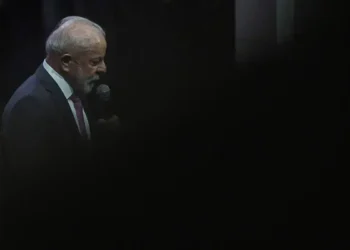 Lula destaca sua sorte ao pedir voto em evento em São Paulo