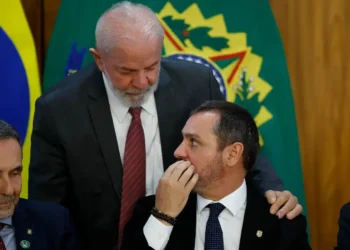 Lula parabeniza a Polícia Federal e destaca ações no combate às facções