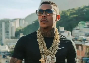 MC Poze é feito refém por assaltantes em casa e prejuízo choca fãs