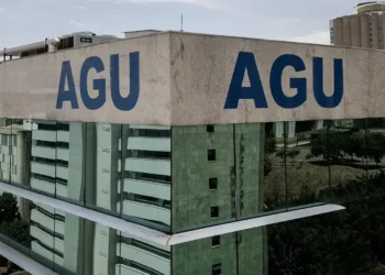 Membros da AGU receberam R$ 6,1 bilhões em honorários em 2025