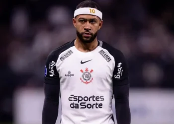 Memphis Depay sofre lesão durante jogo do Corinthians contra o Flamengo