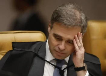 Mendonça em foco: Isolamento e desafios no STF após recente julgamento