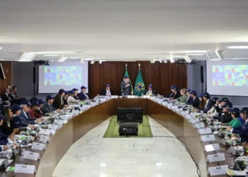 Metade dos ministros do governo Lula se despede em movimento eleitoral